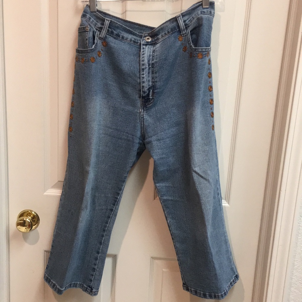 Light Blue Capri Embroidered Women’s Jeans Size 36 - Picture 4 of 8